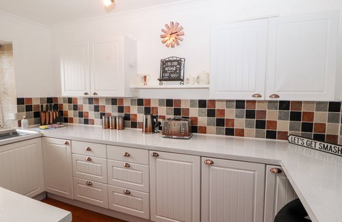 Kirkby Lonsdale Cottage | MARKET SQUARE MAISONETTE, family friendly in Kirkby Lonsdale