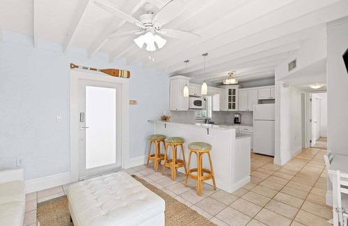 Little Venice House | Marlin Manor~ Waterfront Home 2min to Open Ocean!