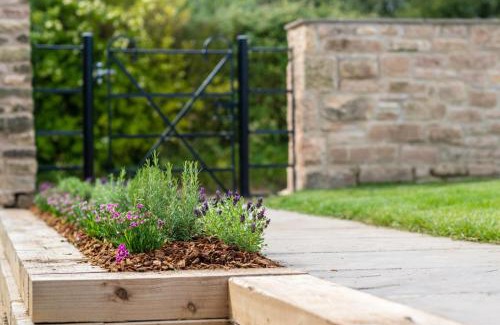 Worksop House | Marquesa - Modern dog-friendly barn on a country estate