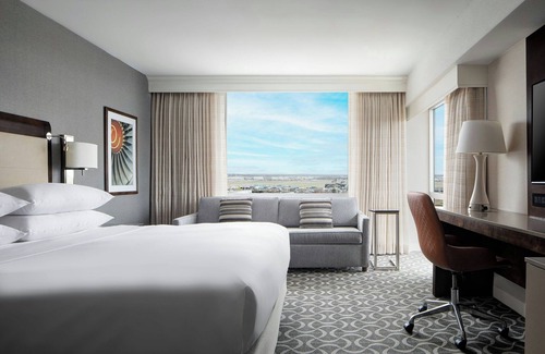 Airport Township Hotel | Marriott St. Louis Airport