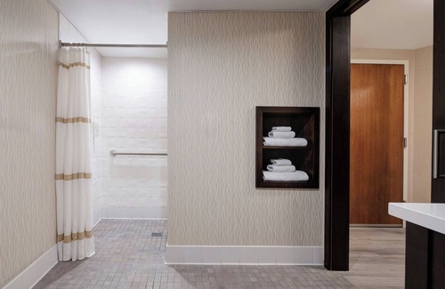 Airport Township Hotel | Marriott St. Louis Airport