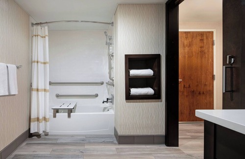 Airport Township Hotel | Marriott St. Louis Airport