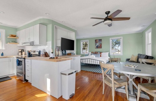 Charleston Cottage | Marsh Front and only 5 mins to Downtown Charleston