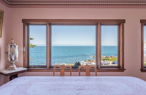 Pacific Grove Bed & Breakfast | Martine Inn