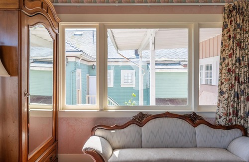 Pacific Grove Bed & Breakfast | Martine Inn