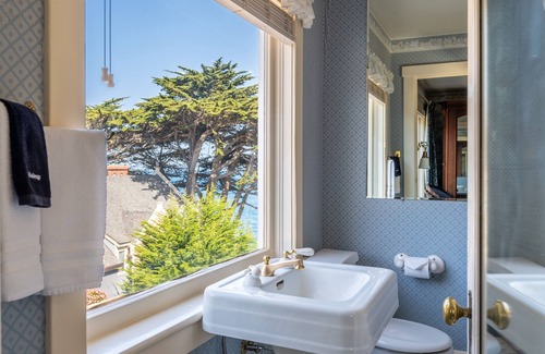 Pacific Grove Bed & Breakfast | Martine Inn