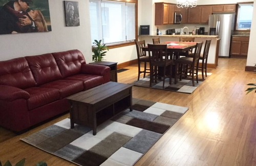 Racine House | Marvelous! Professionally Cleaned, Self Check In - Sleeps 14