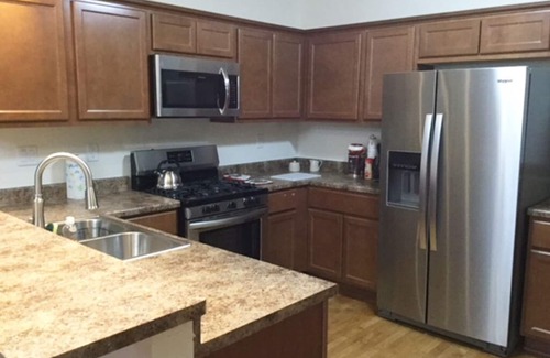 Racine House | Marvelous! Professionally Cleaned, Self Check In - Sleeps 14