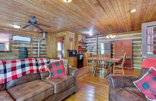 Taswell Cabin | Mary's Mansion - Historic & Rustic 1 Room Cabin!