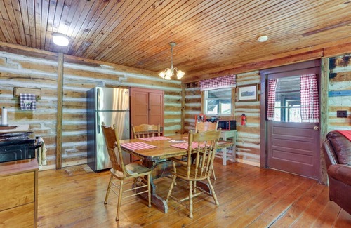 Taswell Cabin | Mary's Mansion - Historic & Rustic 1 Room Cabin!