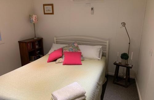 North Yalgogrin Bed & Breakfast | Mascot Cottage - Pet Friendly and Complimentary Breakfast Hamper