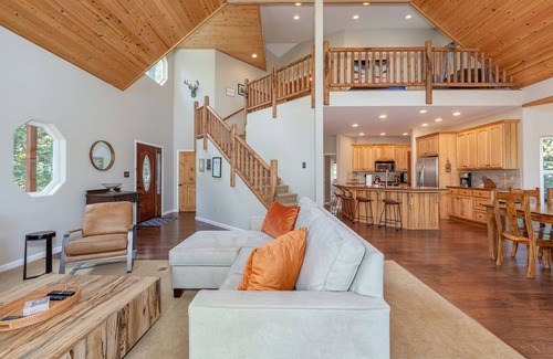 Arnold Cabin | Masons Lair - Private Hot Tub/BLS