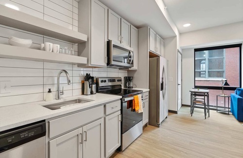 Lockerbie Square Apartment | Mass w parking lounge & roof deck #15 | Cozysuites