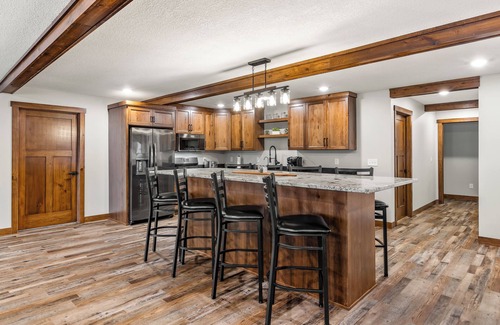 Birchwood Cabin | Massive 13BR Lodge Near Trails & Lakes – Built for Big Groups