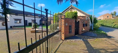 Yaxley House | Massive 4 bed with countryside views in Peterborough