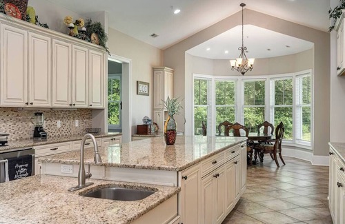 Matthews House | Massive 6 Bed-Perfect 4 Groups