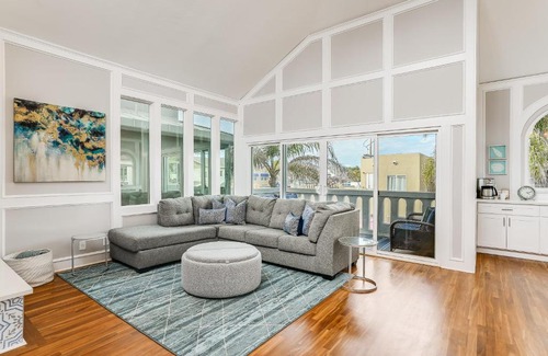 South Mission Beach House | Massive Beach Home w Stunning Rooftop, Parking, Spa, AC & Bay Views!