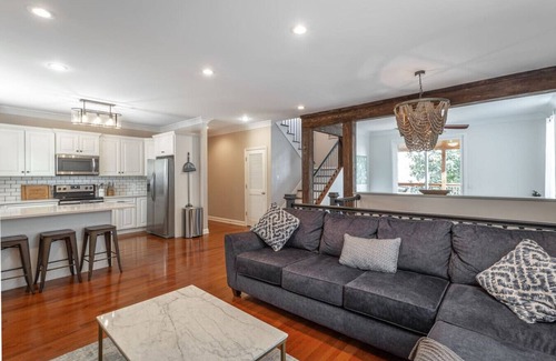 Northside House | Massive home/Downtown/Garage/Fenced in yard