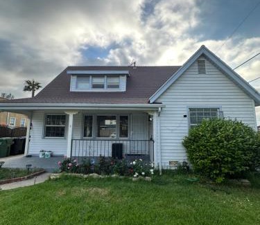 Los Angeles Bed & Breakfast | Master Bedroom with private bathroom super close to Sofi Stadium, KIA Forum and LAX airport