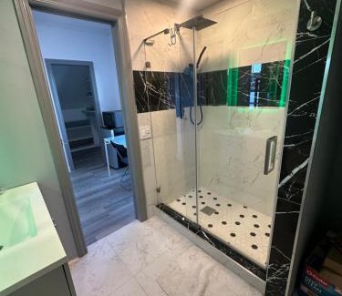 Los Angeles Bed & Breakfast | Master Bedroom with private bathroom super close to Sofi Stadium, KIA Forum and LAX airport