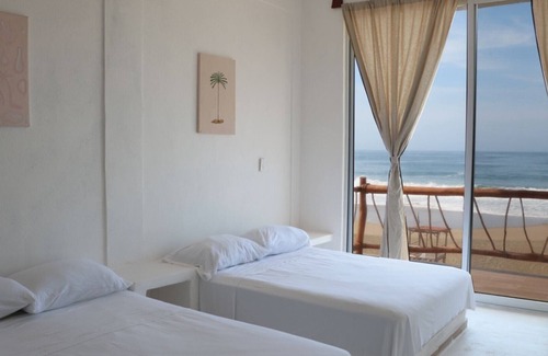 Ixtapa - Zihuatanejo Hotel | Master Suite Beachfront