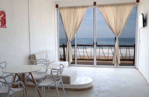 Ixtapa - Zihuatanejo Hotel | Master Suite Beachfront