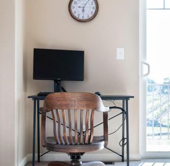 Shenandoah Valley House | Master Suite Fraser Family Vineyard Stay in Amador