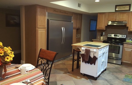 Spring Valley House | Masterpiece Retreat - a Corporate/Family Retreat- just 3-5 min to Strip/Airport