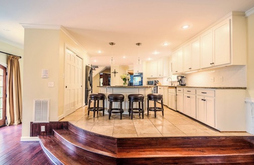 Evans House | MASTERS RENTAL RETREAT - Spacious Tuscan Style Villa. Pool, Billiards, Golf, +