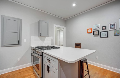 South Overton House | Matador Manor - 5 bed/5 bath, walkable to Texas Tech University
