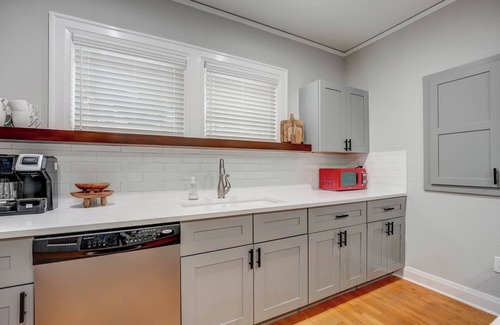 South Overton House | Matador Manor - 5 bed/5 bath, walkable to Texas Tech University