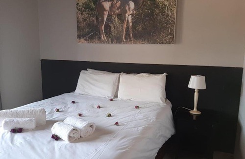 Roodeplaat Cabin | Matalatala Wildlife Lodge