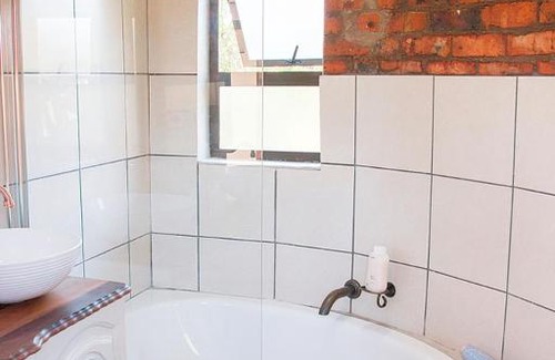 Assagay Cabin | Matusadona Guest Lodge