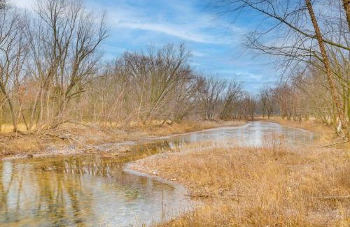 Mauston Apartment | Mauston Studio Cabin about 15 Mi to Wisconsin Dells!