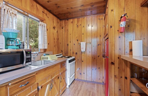 Boulder Creek Cabin | Mavrik - Cain Masoods Lodge