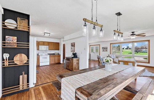 Colonial Pine Hills House | Max's Place