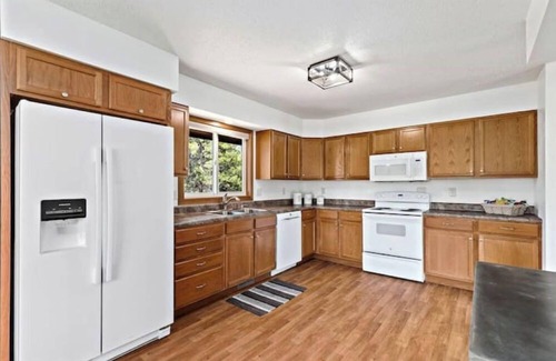 Colonial Pine Hills House | Max's Place