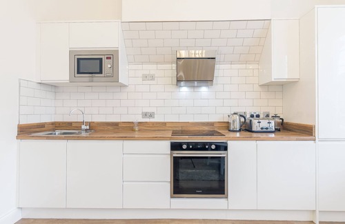 West Ham Apartment | Maycourt Property Gem