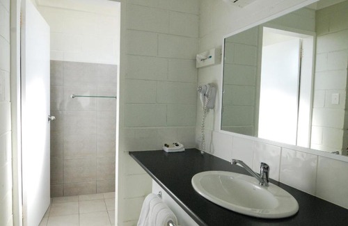 West Wyalong Hotel | Mayfair Motel