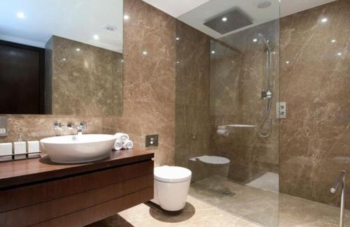 City of Westminster Apartment | Mayfair Penthouse with Rooftop facing Hyde Park