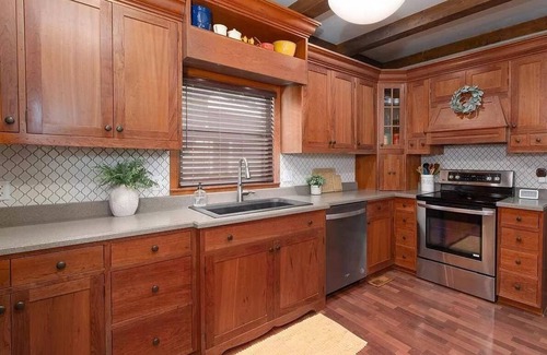 Sioux Falls House | McKennan Park Poolside Oasis