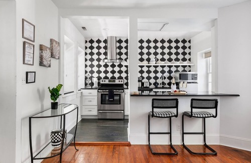 Ansonborough House | McKenzie Suite at The Mary Scott House