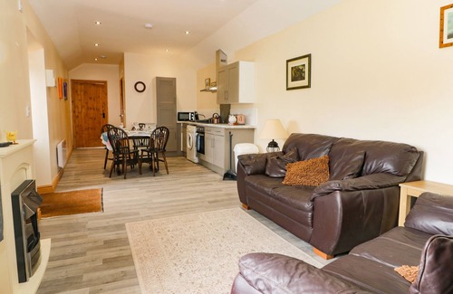 Tunstall Cottage | MEADOW VIEW, pet friendly, character holiday cottage in Withernsea