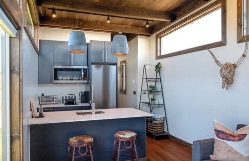 Stanley Cabin | Meadow Creek Tiny Home #02 with Mountain View