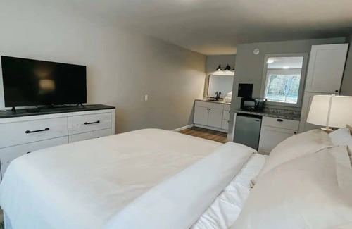 Townsend Hotel | Meadow Room at The Trailblazer Unit 2