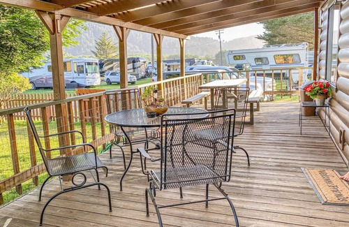 Klamath Apartment | Meadowview Clean & Comfortable Home by River Side