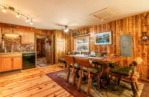 Eagle Nest Cabin | Medallion Cabin by Velo