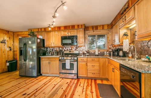 Eagle Nest Cabin | Medallion Cabin by Velo