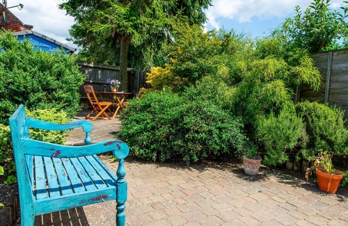 Hadleigh Cottage | Meddlars - A romantic cottage by a historic Town great for walks, pubs and shops.