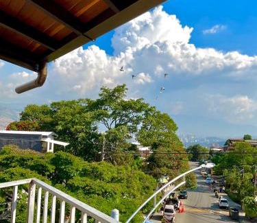 Medellin Apartment | Medellin Apartamento con hermosa vista
